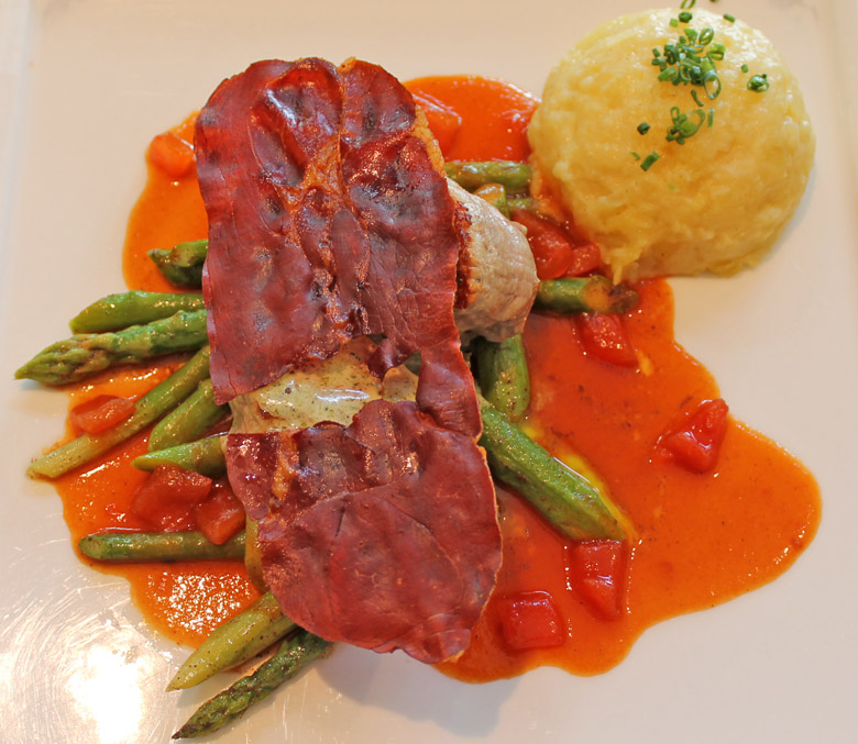 Schweinefilet mit grünem Spargel