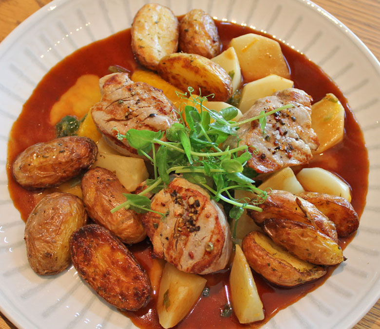 Hauptgang Schweinefilet mit Orangen- Mairübchen